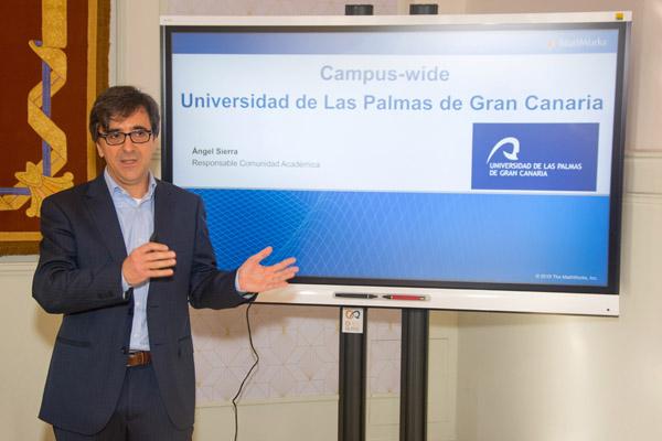 Ángel Sierra, de la empresa Mathworks, responsable de la comercialización de MATLAB