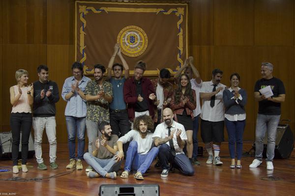 Foto de familia con todos los participantes