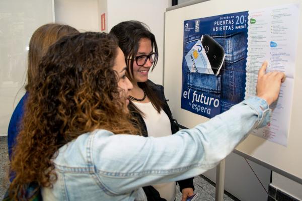 Foto de estudiantes en Jornada de Puertas Abiertas