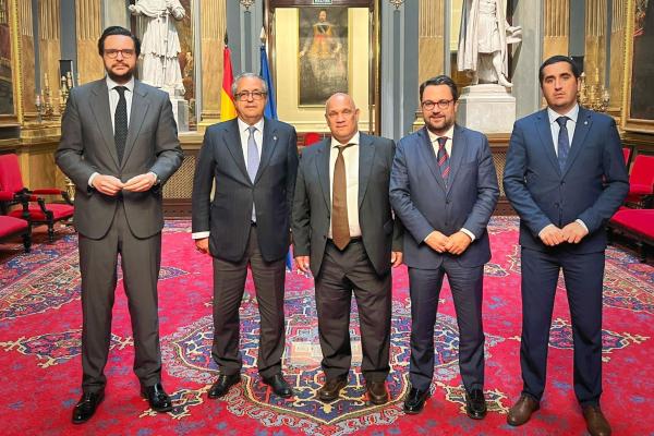 Reunión mantenida en el Senado con los representantes canarios del Grupo Popular. (De izquierda a derecha: Sergio Ramos, Antonio Alarcó, José Fco. López, Asier Antona y Borja Pérez) 