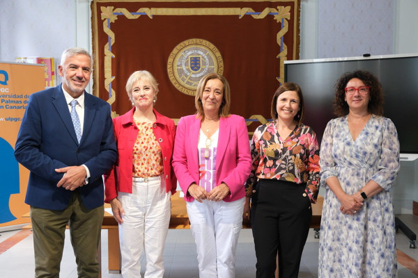 De izda. a dcha.: Lluís Serra, Marisol Izquierdo, Carmen Pérez, Marta Samper e Inmaculada González